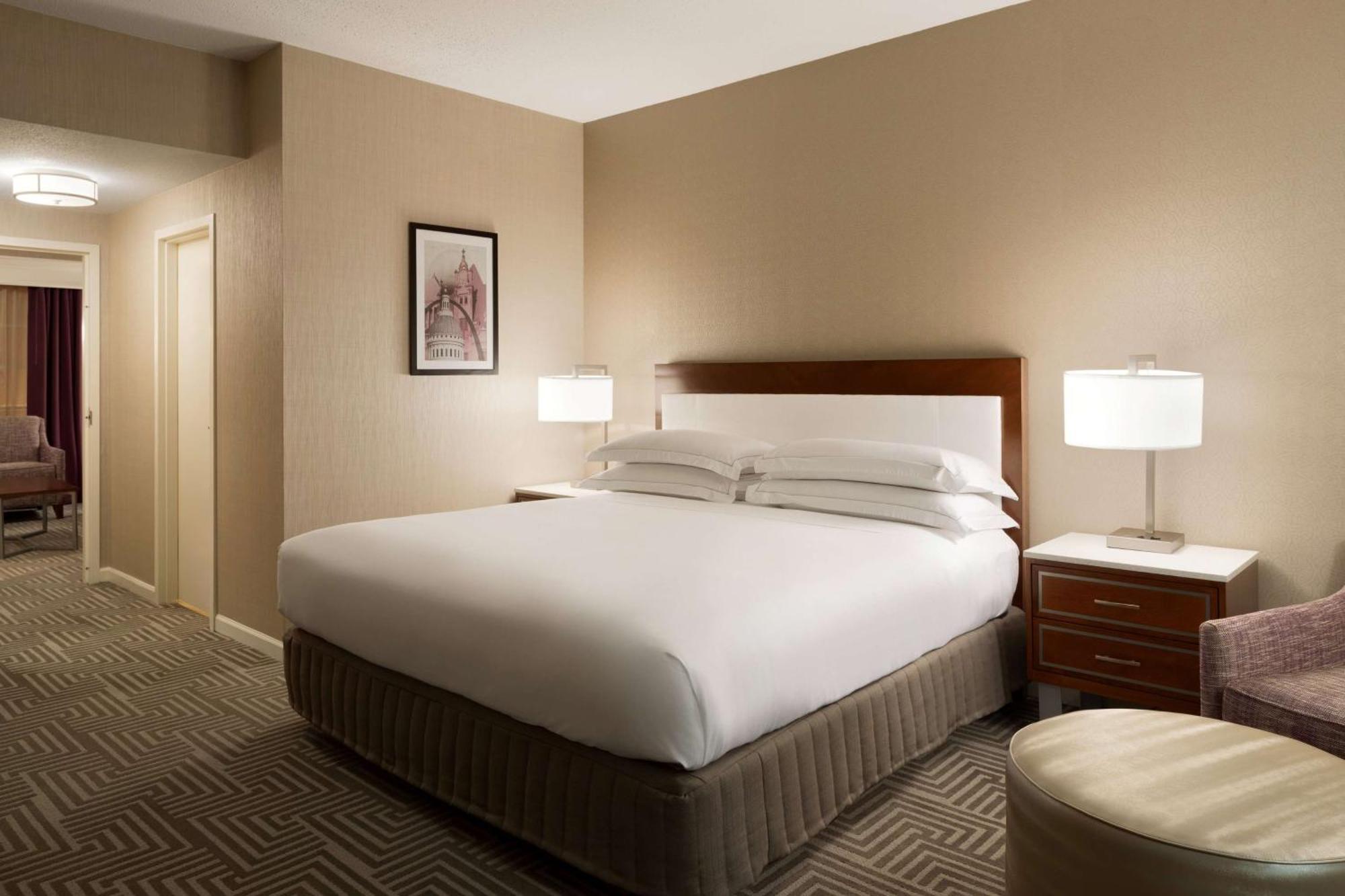Hilton St. Louis 3*